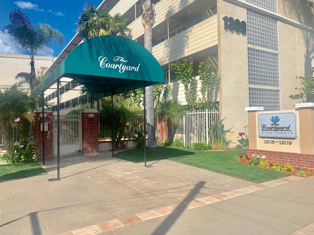 Redwood City Apartments near Caltrain The Courtyard
