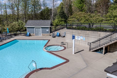 Outdoor swimming pool with hot tub and sundeck at The Vue at Rivertown Park Townhomes Apartments, Wyoming, 49418