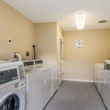 Laundry Facility - Photo Gallery 9