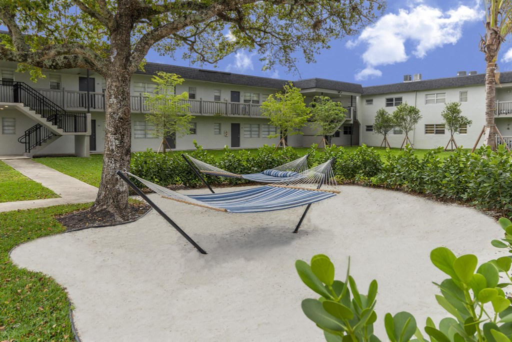 Vue on 67th Community Hammocks