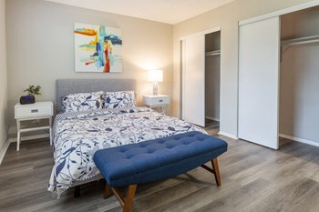 Vue on 67th Model Bedroom with Plank Flooring - Photo Gallery 7