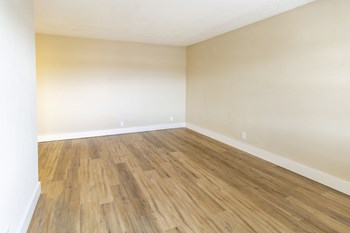 Vue on 67th Apartment Living Room - Photo Gallery 33