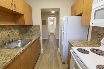 Vue on 67th Model Kitchen with Plank Flooring - Photo Gallery 28