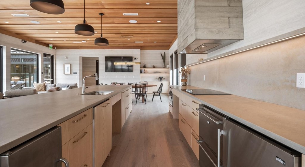 Clubhouse Kitchen  with Seating