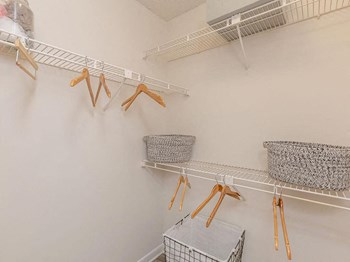 Walk-In Closet ModelB - Photo Gallery 3