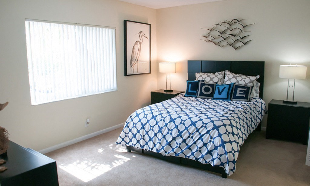 a bedroom with a large bed and two night stands with lamps