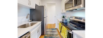 2 Bed/1 Bath with Storage Closet