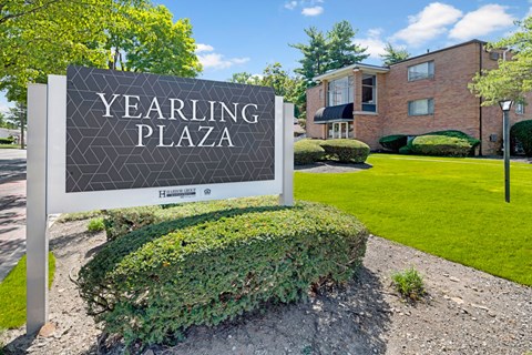 A sign that says "Yearling Plaza" stands in front of a building.