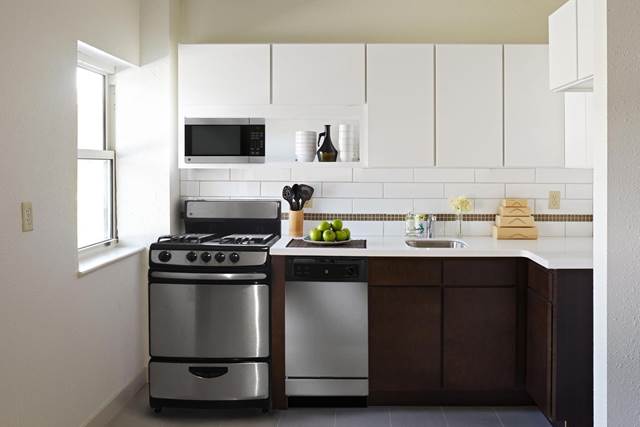 1-bedroom apartment at Cleopatra Apartments in Kansas City, MO