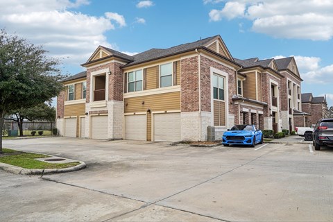 331 Forest Center Dr. 1-2 Beds Apartment for Rent