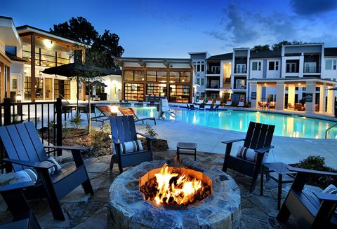 Poolside Lounge And Fire Pit at The Ellis, Savannah, GA