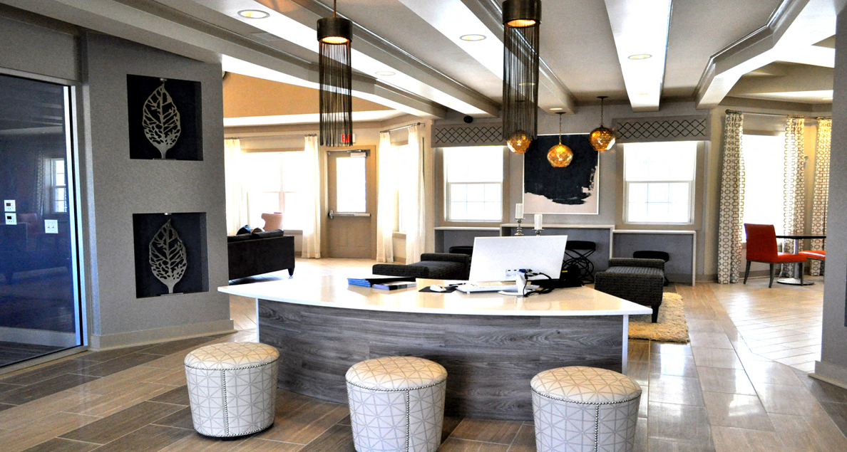 Modern leasing office with lounge seating at The Columns at Coldbrook Station, Port Wentworth, GA 31407