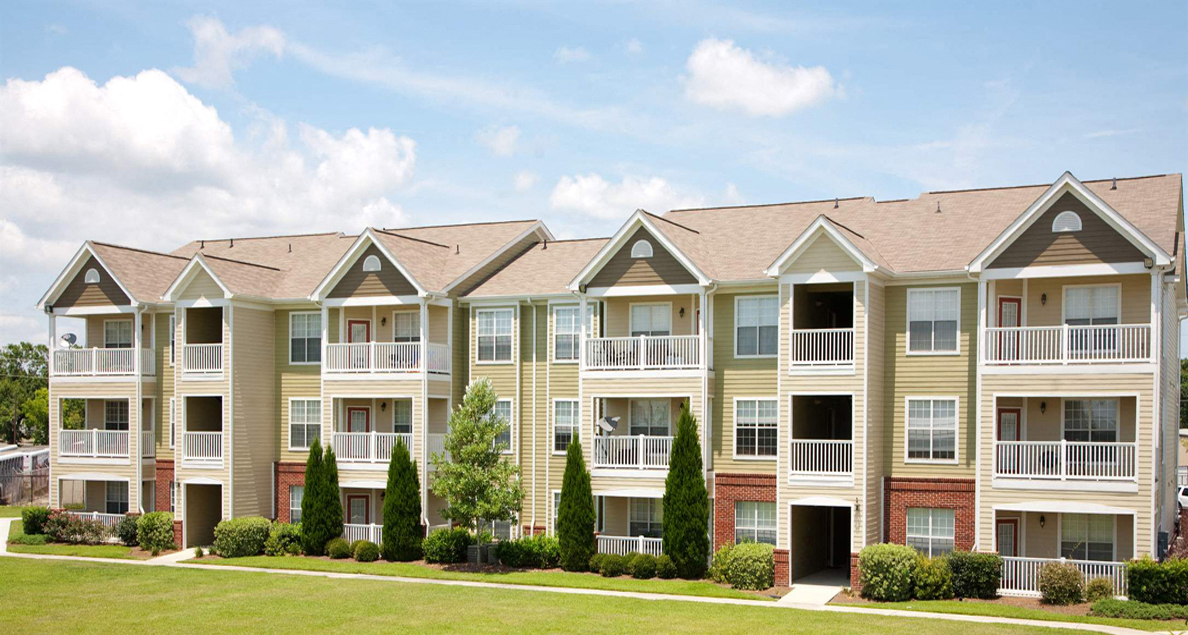 Beautiful landscaped exterior at Houma Highlands, Louisiana