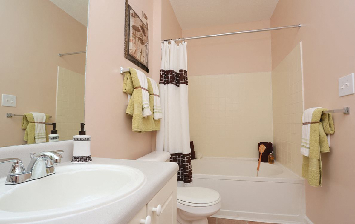Main Bedroom Ensuite with Garden Style Tub, The Columns at Club Drive, 30096