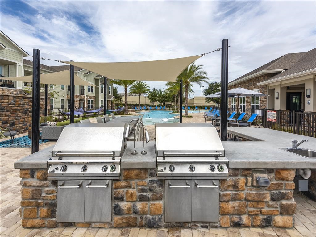 Outdoor Grills at Verso Apartments, Davenport, Florida