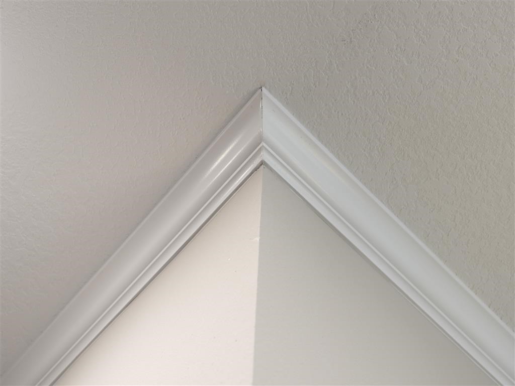 a triangle of crown molding on the ceiling of a room at Verso Apartments, Davenport, FL