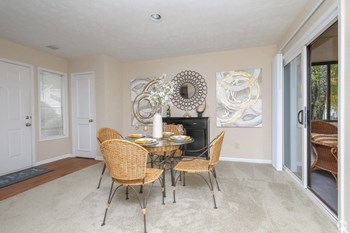 Cozy dining room with modern décor Cozy dining room with modern décor at The Columns at Lake Ridge, Dunwoody, GA - Photo Gallery 2