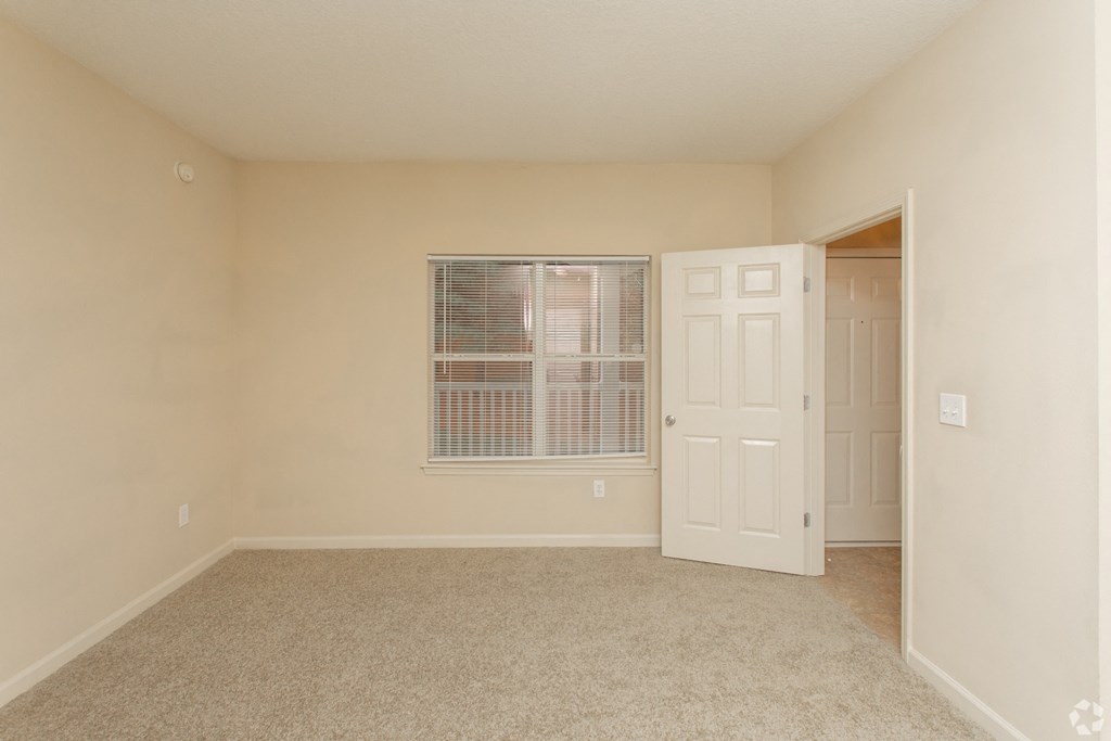 Large main bedroom with ensuite and double window at The Columns at Oakwood, Oakwood, 30566