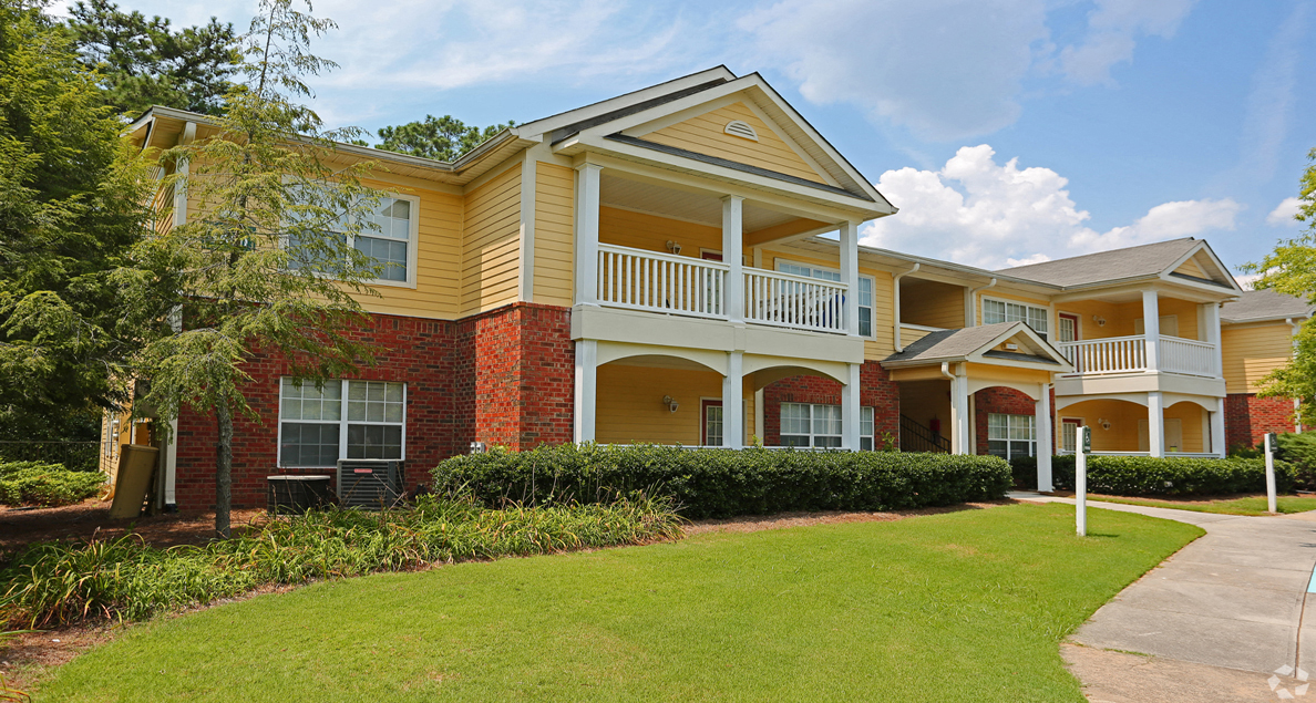 Luscious grounds and exteriors at The Columns at Paxton Lane, Georgia