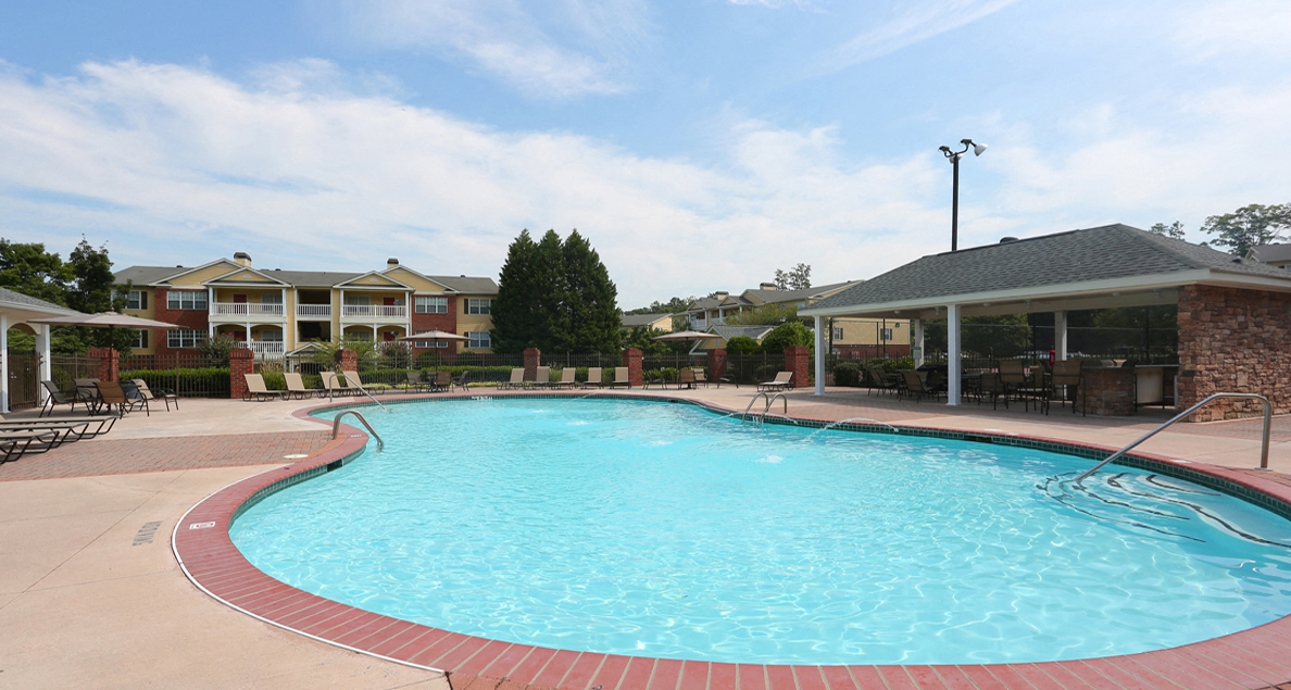 Alluring resort style swimming pool with tanning deck at The Columns at Paxton Lane, 30047