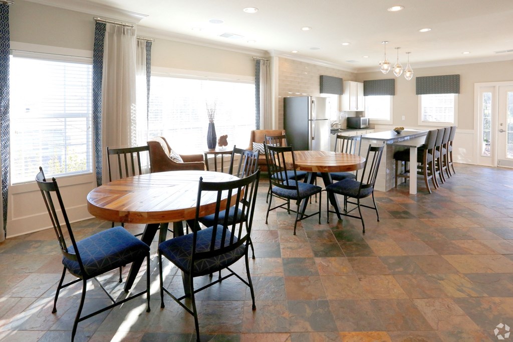 Lounge space in clubhouse at The Columns at Pilgrim Mill, 30041