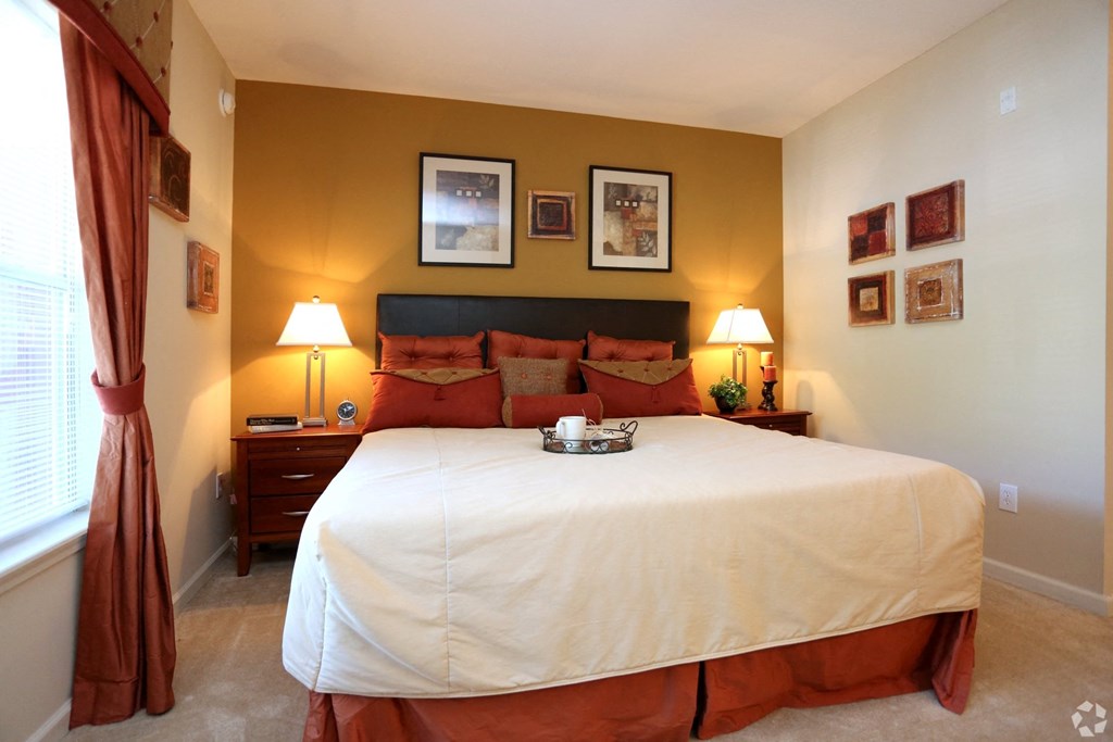 Large main bedroom with walk-in closet and ensuite at The Columns at Pilgrim Mill, Georgia 30041