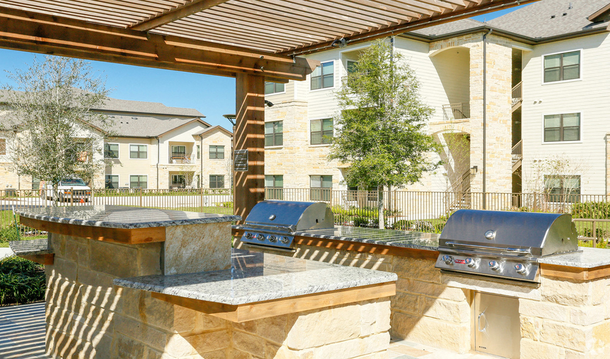 Outdoor grilling stations, The Columns at Shadow Creek Ranch, TX