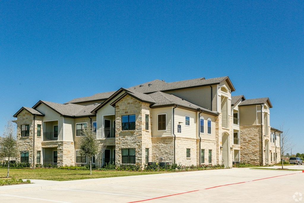 Building exterior at The Columns at Shadow Creek Ranch, Texas