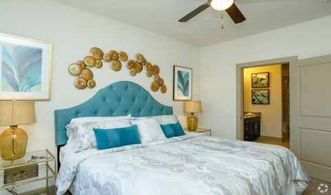 Large, lovely bedroom with attached full bath, The Columns at Shadow Creek Ranch, Pearland, Texas