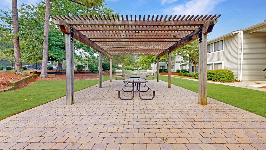 the reserve at bucklin hill leasing office patio with pergola