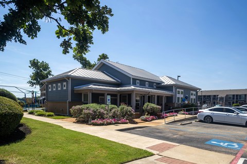 A building with a parking lot in front of it.