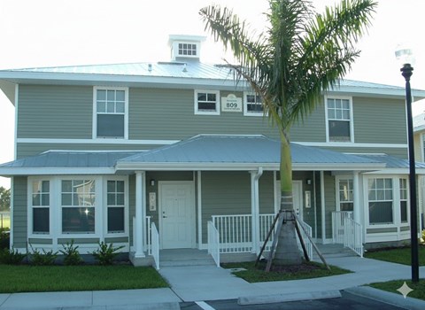 A house with the number 809 on it.