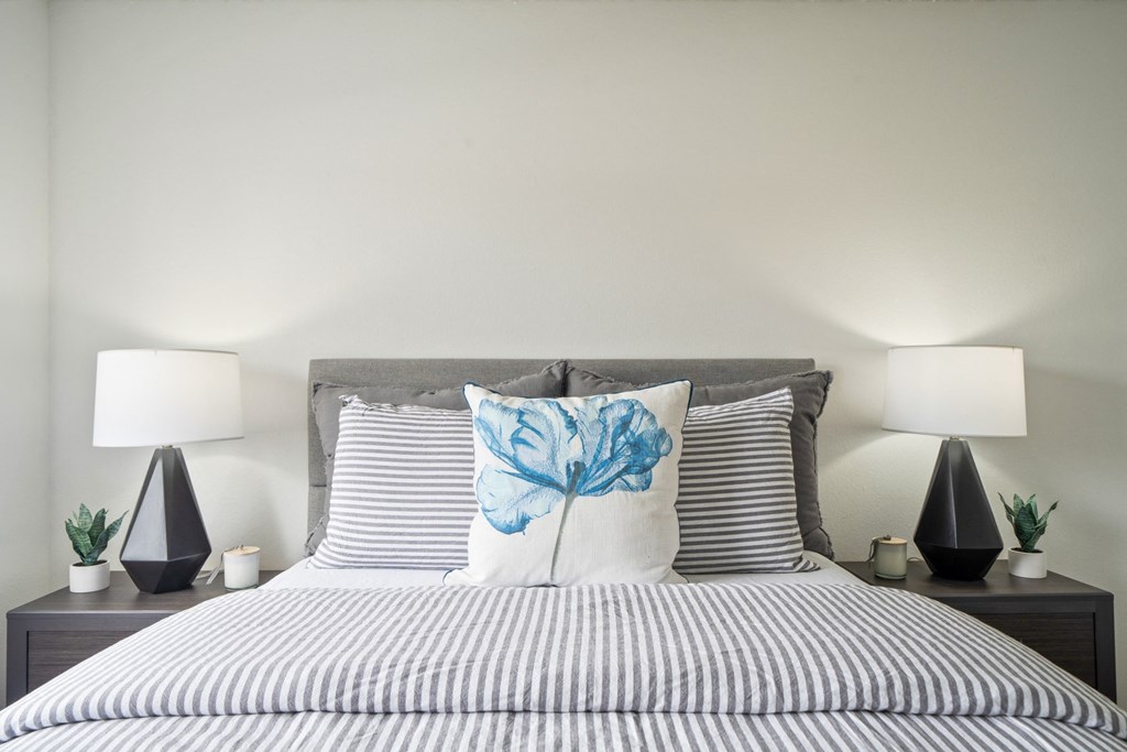 a bedroom with a bed and two night stands with lamps