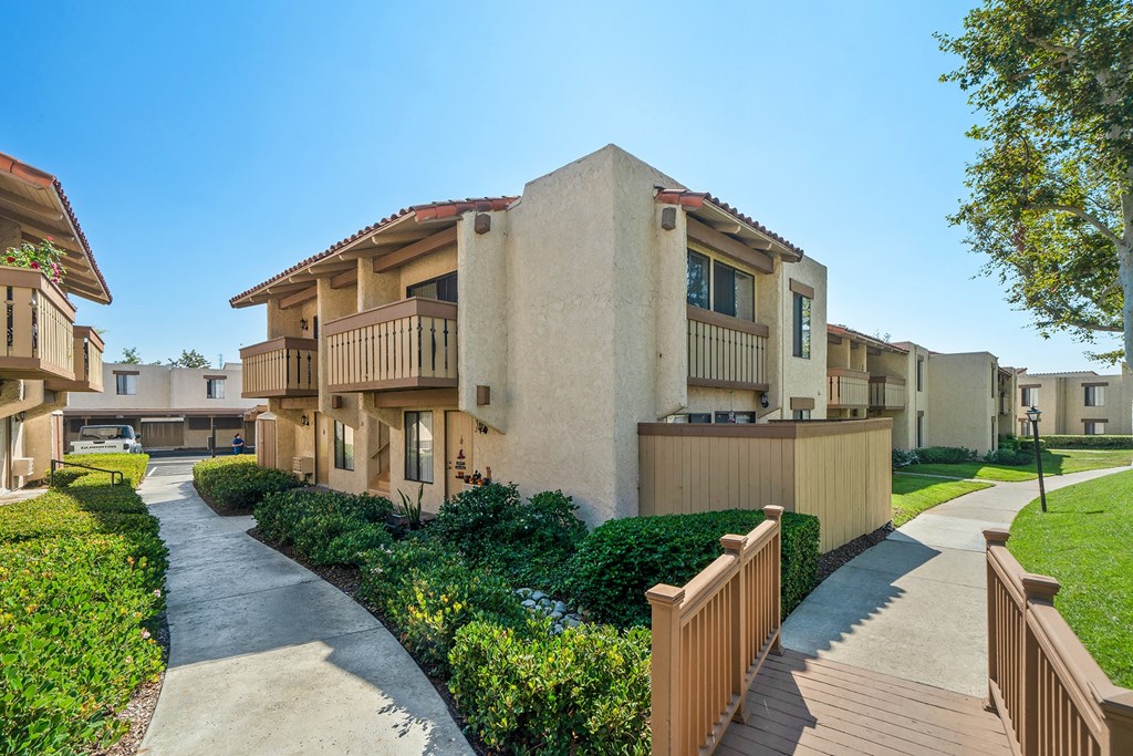 the pathway through the villas at waterford place apartments ut