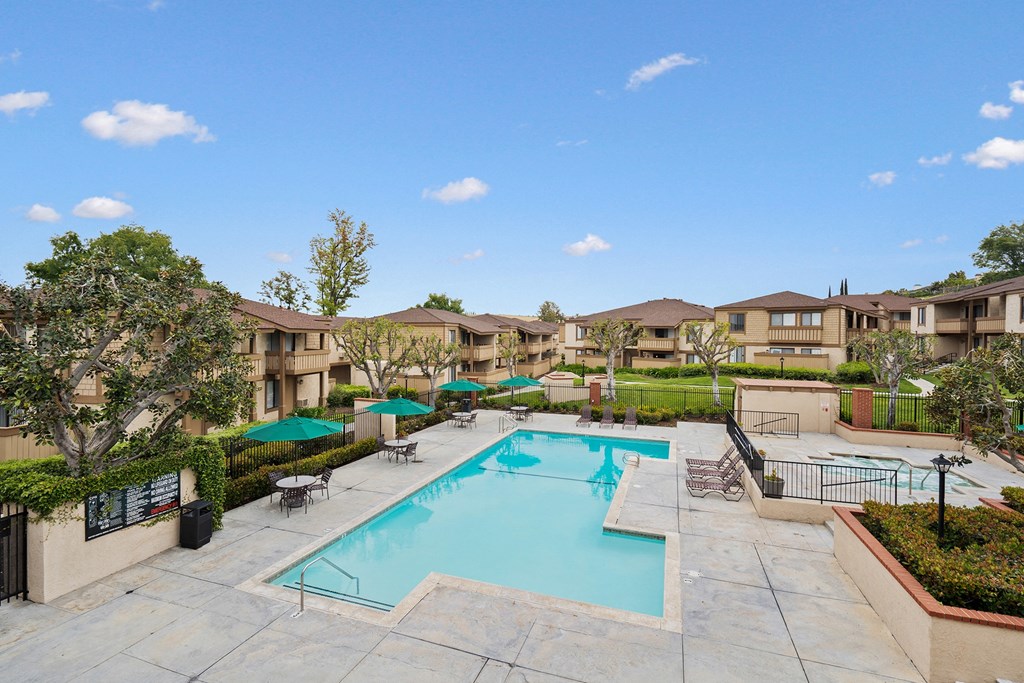 the enclave at green valley apartments resort style pool and courtyard