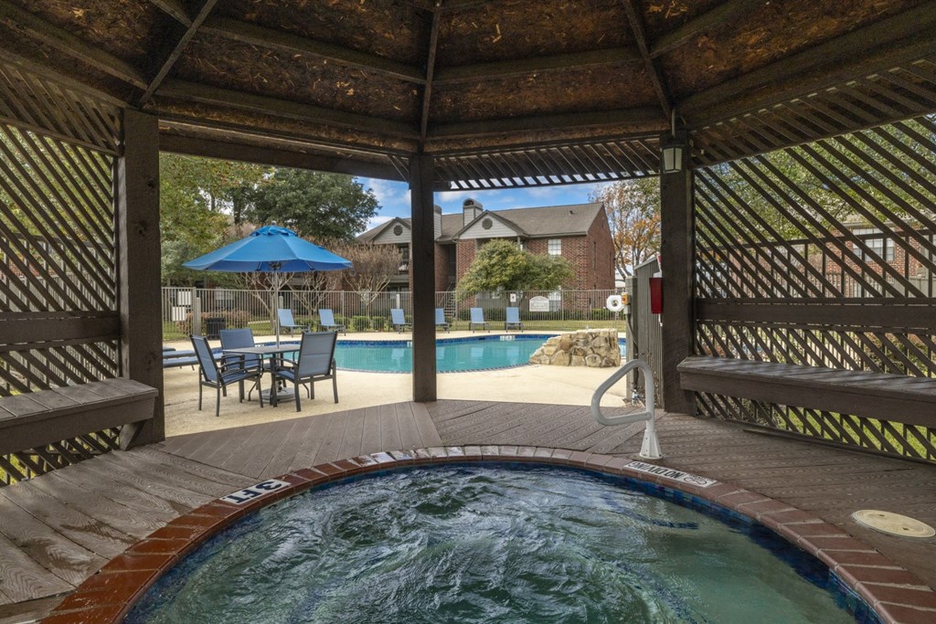 Mount Vernon Apartments | Desoto TX | Hot Tub