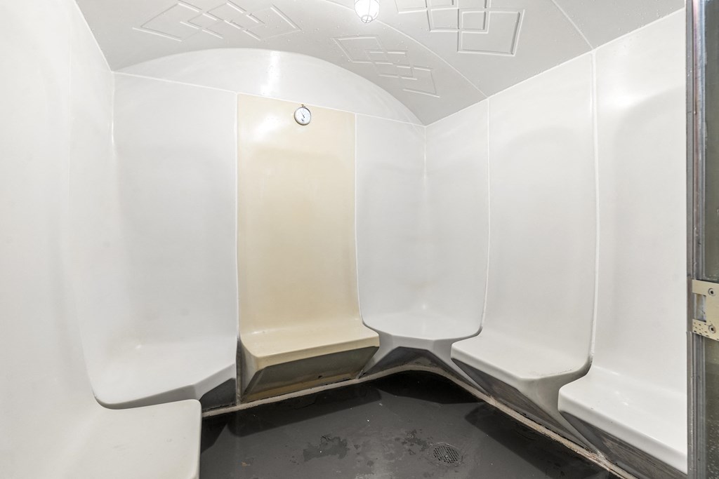 Allure Hermann Park | Steam Room