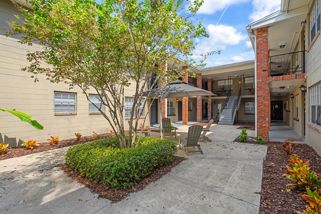 the courtyard at the whispering winds apartments in pearland, tx