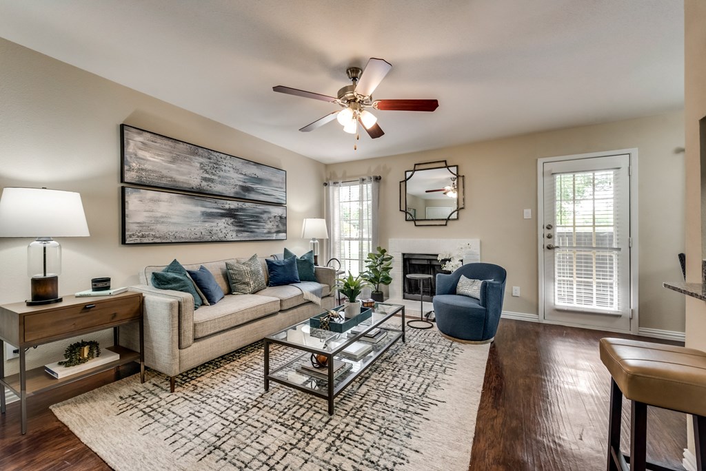 ount Vernon Apartments | Desoto TX | Spacious Floor Plans with Hardwood Style Flooring