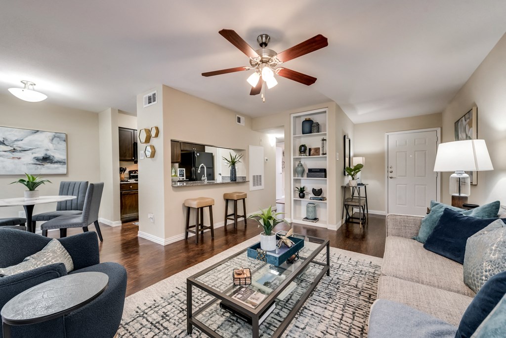 Mount Vernon Apartments | Desoto TX | Spacious Floor Plans with Eat Up Bar