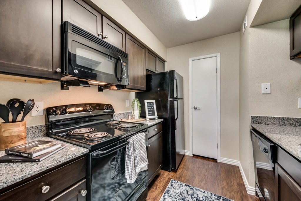 Mount Vernon Apartments | Desoto TX | Modern Kitchen with Granite Countertops