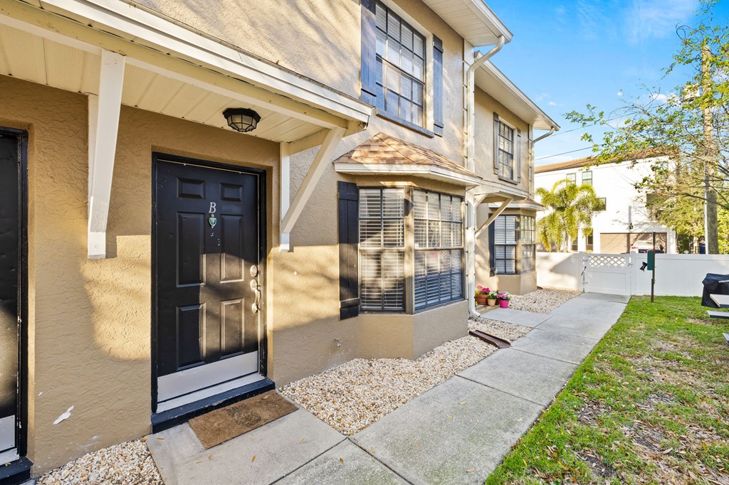 Albany Apartments | Tampa, FL