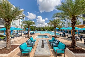 Ciel Luxury Apartments | Jacksonville, FL | Fire Pit Lounge