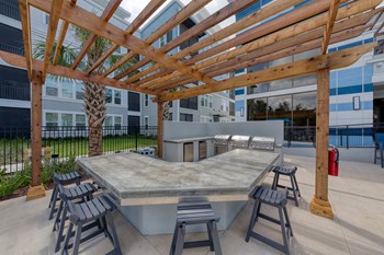 Ciel Luxury Apartments | Jacksonville, FL | Outdoor Kitchen - Photo Gallery 6