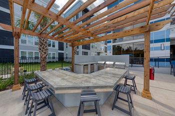 Ciel Luxury Apartments | Jacksonville, FL | Outdoor Kitchen