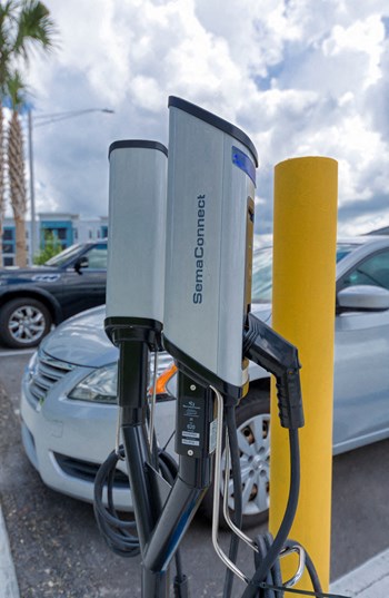 Ciel Luxury Apartments | Jacksonville, FL | Electric Car Charging Station - Photo Gallery 16