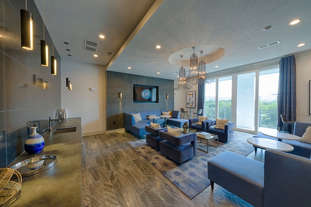Ciel Luxury Apartments | Jacksonville, FL | Resident Sky Bar