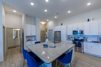Ciel Luxury Apartments | Jacksonville, FL | Model Apartment - Photo Gallery 40