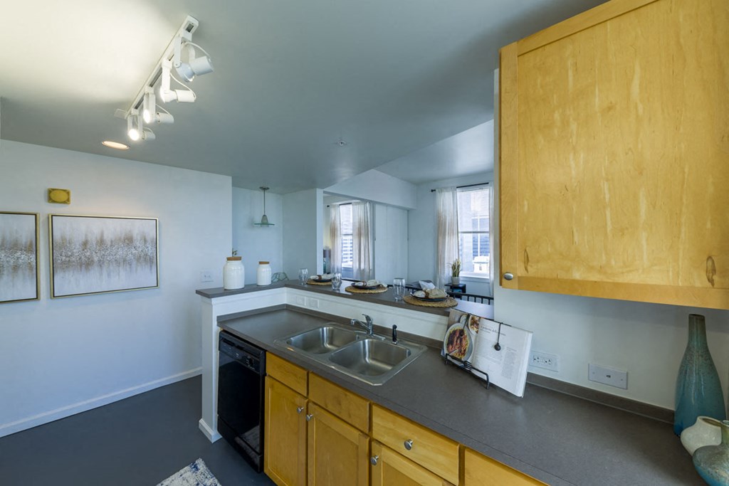 11 East Apartments | Downtown Jacksonville, FL