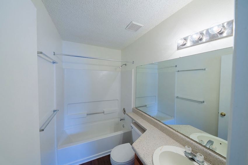 Pinewood Pointe Apartments, 1801 Kernan Boulevard South, Jacksonville